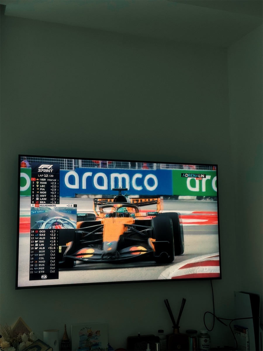 A Formula 1 sprint race on the TV at home